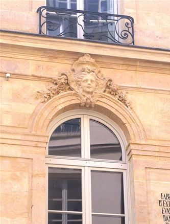 115 rue Saint-Honoré façade pharmacie fabrique d'extraits evapores dans vapeur et vide