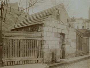 Ancien regard avec ancienne fontaine des religieux de Saint Martine des Champs 42 rue des Cascades Atget 