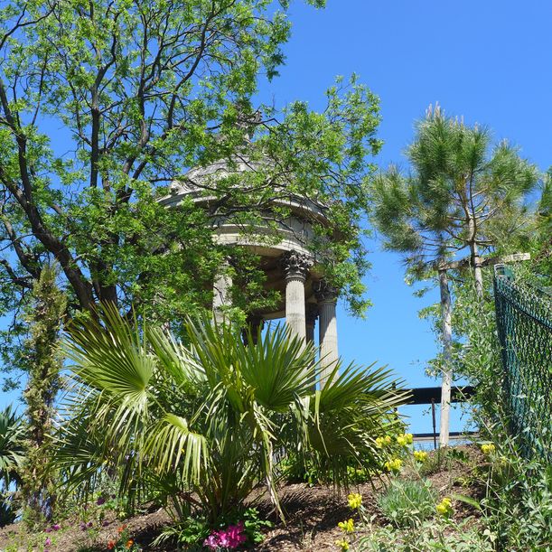 Buttes Chaumont Temple de la Sibylle