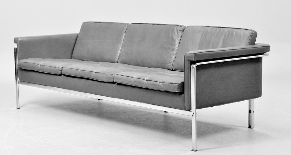 Kill-Sofa-front