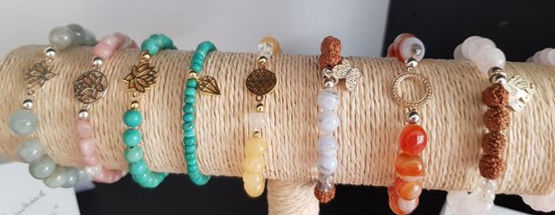 Verschiedene Armbänder 