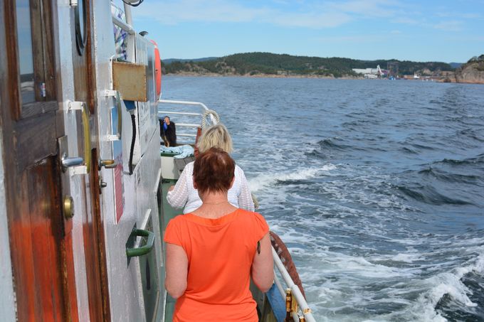 På vei mot Ny-Hellesund juni 2016. Venner fra Hønefoss som ønsker seg tur i skjærgården utenfor Søgne. 