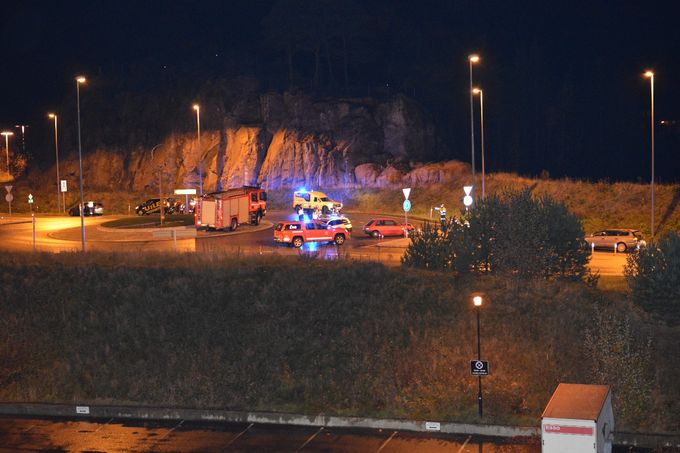 Fire biler involvert. Ulykke i rundkjøringen E-39 og Hølleveien i Søgne. Fredag kveld 26.10.18 