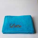 tn_handdoek felblauw met naam