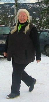 Turid Rugaas, læs mere på http://www.turid-rugaas.no/om-meg.html
