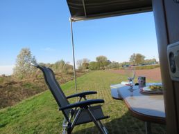 Roller Team buscamper huren met eigen terras? In een handomdraai!
