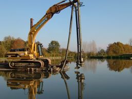 Nassbaggerei mit HDS110 & EXHYC 4200 montiert auf einem CAT 330B