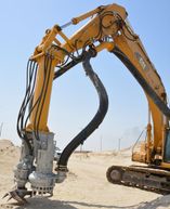 2 HDS 110 Baggerpumpen mit 1 EXHYC 4200 montiert auf einem CAT 330D