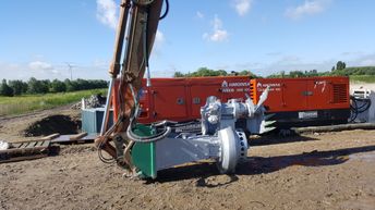 HDS 160 mit EXHYC 4200 montiert auf einem Hitachi Zaxis 350LC Bagger
