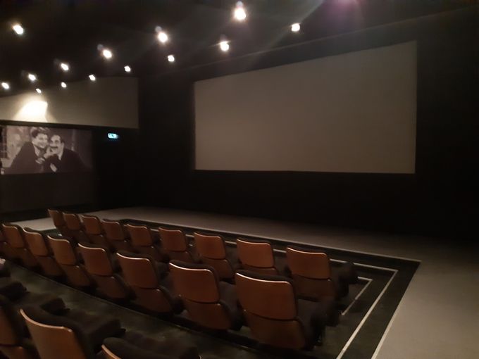 Baltoppen Bio`s dejlige Bio 2, med gode luksusstole med super comfort, godt lærred, super lyd.