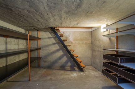 Drainage cave - AdobeStock_207543307