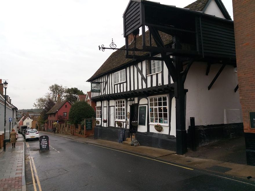 14C INN...WOODBRIDGE...LIKE SOME AMERCAN SAID,'THERE ARE DOOR KNOBS IN BRITAIN OLDER THAN OUR COUNTRY'
