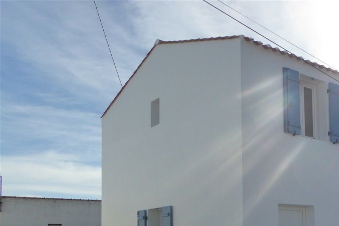 2 maisons coté impasse , la mer a droite photo