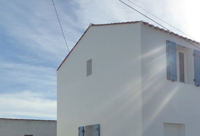 2 maisons coté impasse , la mer a droite photo