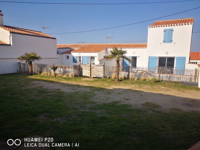 Grand terrain privatif pour les 2 maisons