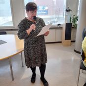Raija Saarinen esitti Timo Saarisen runon Isän päivää