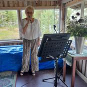 24.7 laulajanainen