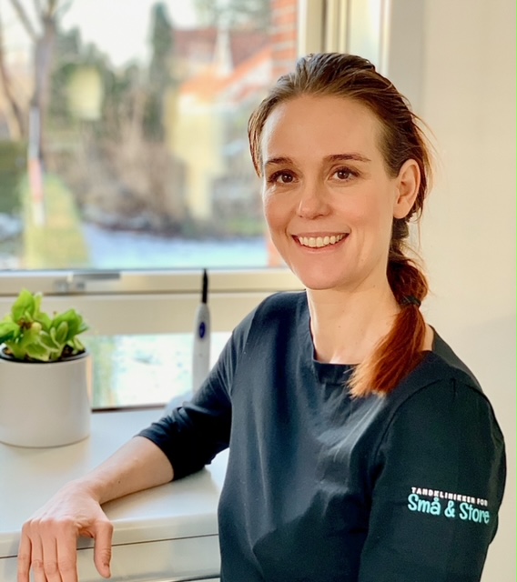 Anna Carmen Thomson - Tandlæge med flerårig erfaring med pædodonti