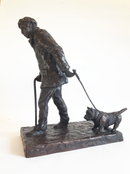 Man laat hond uit