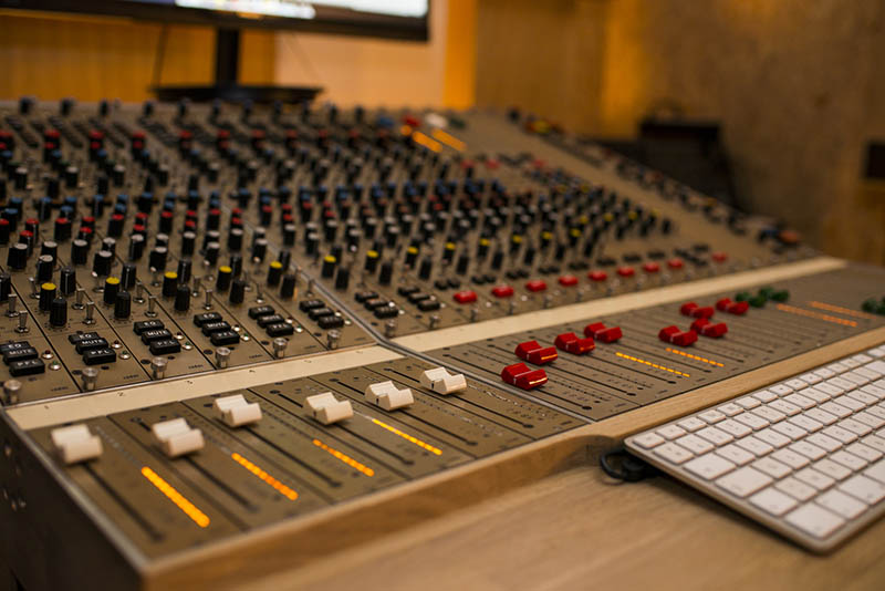 Console-1
