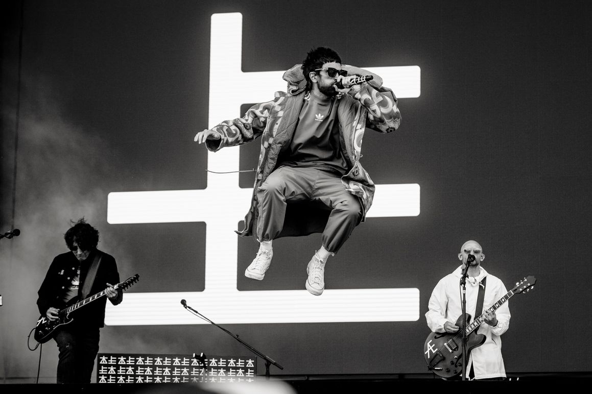 Kasabian live