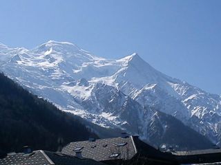 Vue de la terrasse du MORGANE à Chamonix