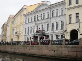 Notre hôtel Pushka inn 4* au bord de la rivière Moyka
