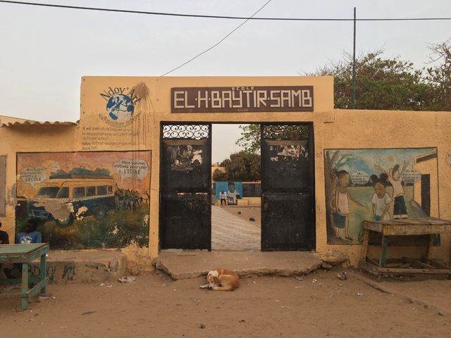 L’ECOLE DU QUARTIER derrière la Maison Abaka