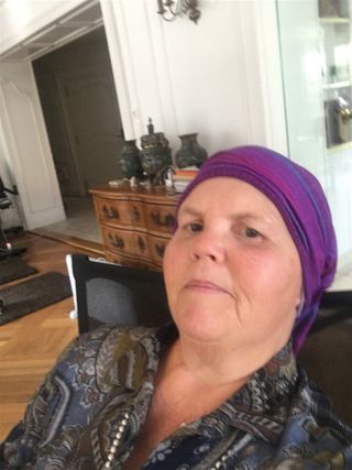 JE REVIS...Points enlevés ce jour, même pas mal. 1ère séance de kiné. Il est content de mes progrès, même si nous avons conscience de tout le travail qui nous attend pour récupérer le dos tout en lordose et les épaules totalement décalées. Pour l'instant je tiens le coup pour le sport...Samedi vélo d'appart. Dimanche repos (c'est le jour du Seigneur). Le bandana ce n'est pas une conversion de dernière mn mais le froid à la tête....!!!!
