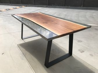 boomstamtafel met epoxy