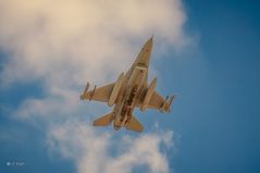 F16