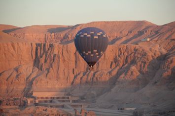 Hatshepsuts dødetempel - fra luftballon