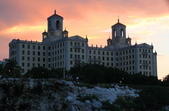 Hotel Nacional i Havanna öppnades 1930 av ett amerikanskt företag. Blev sedan ett känt "maffiahotell" och mycket populärt.