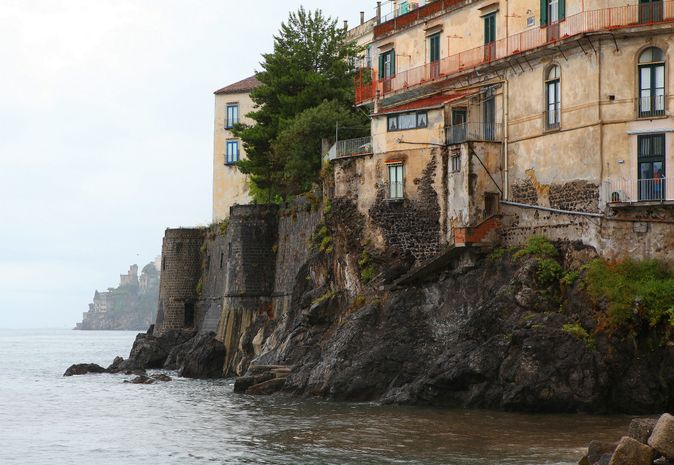 Husen på Amalfi-kusten, här i Minori, "klättrar utefter bergsväggarna
