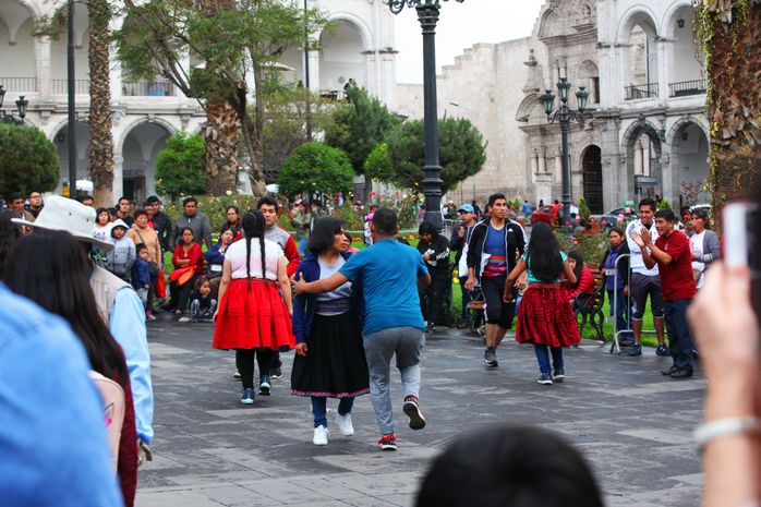 Navet i Ariquipa är som i alla peruanska kolonialstäder Plaza de  Armas, med den ståtliga katedralen på den norra sidan.