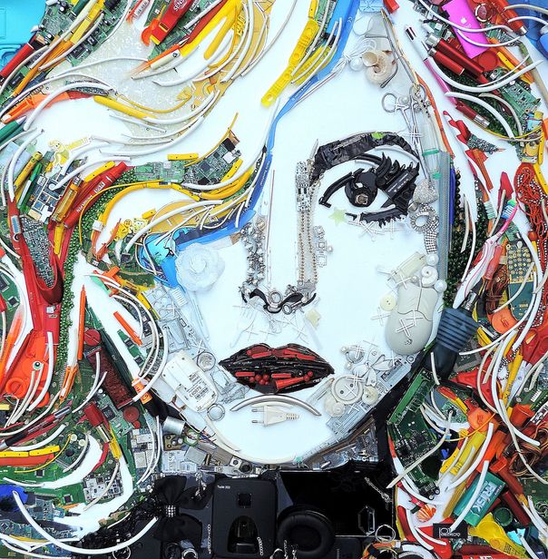 LADY GAGA