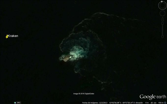 Imagen de un posible Kraken de unos 50 m de longitud, sin sus tentáculos que están bajo el agua y su ancho de unos 15 m en el Polo Sur