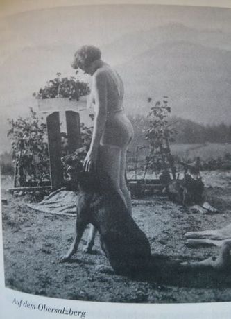 Geli Raubal, 1930
