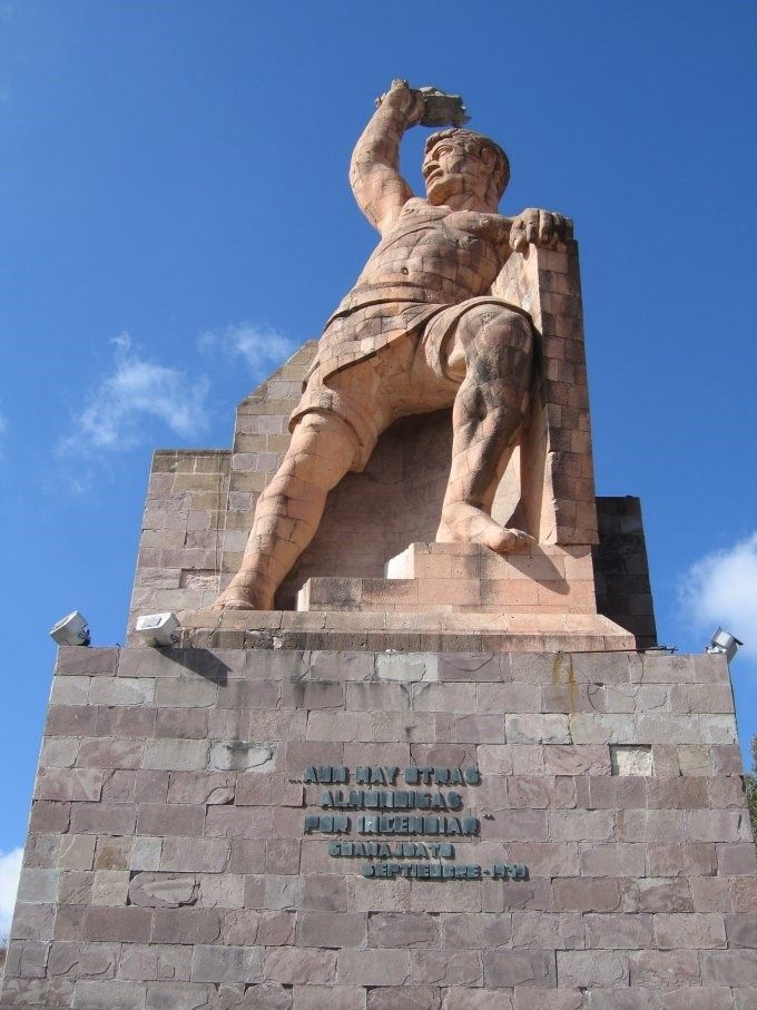 El Pípila fue edificado en 1939, obra del escultor Juan Olaguíbel.