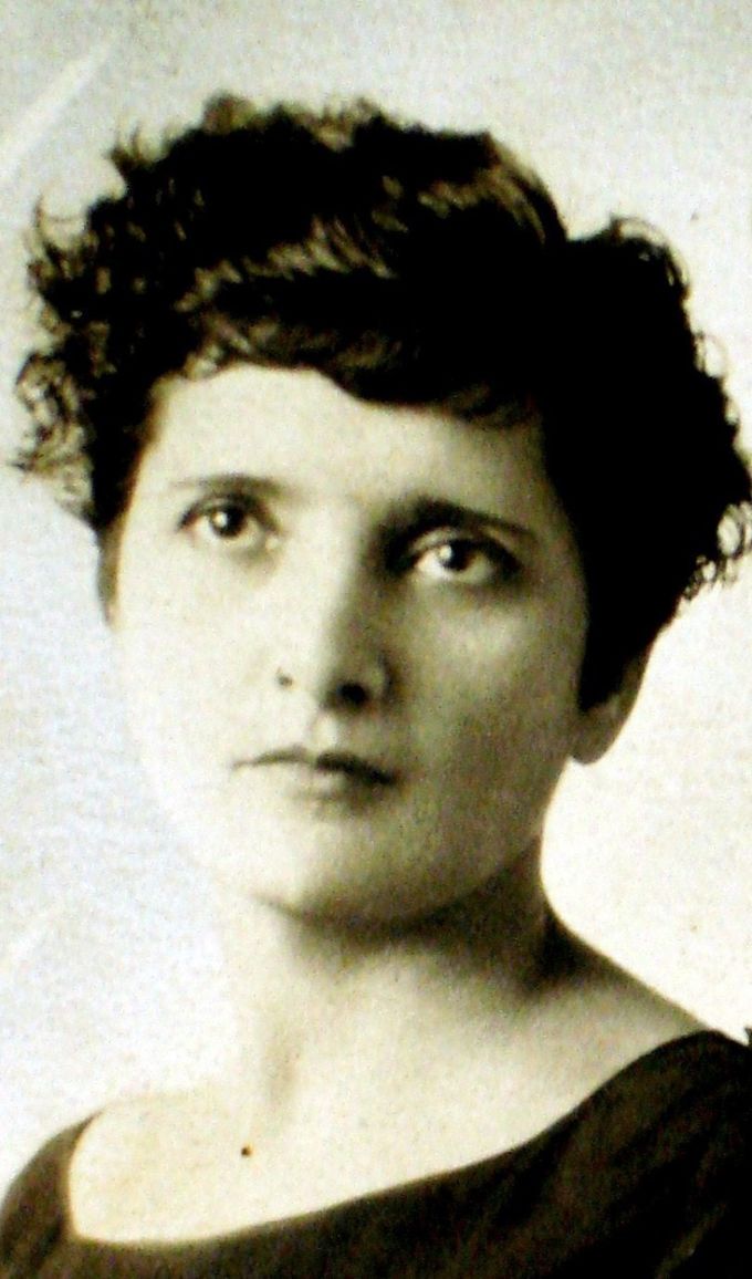  
Elvia Carrillo Puerto (Motul, Yucatán, 6 de diciembre de 1878-Ciudad de México, 15 de abril de 1968)
