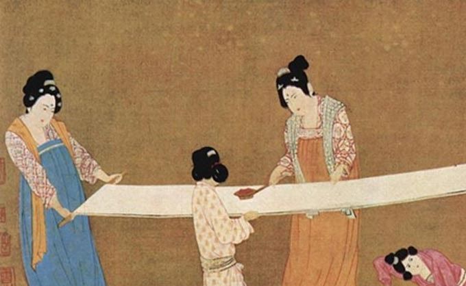 Mujeres chinas bordando la tela de seda