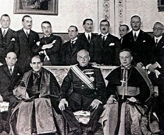 El cardenal Segura a la diestra del general Primo de Rivera