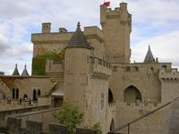 El Palacio Real es la obra cumbre del rey Carlos III “el Noble” (1387-1425) y el emblema más representativo del viejo Reino de Navarra.