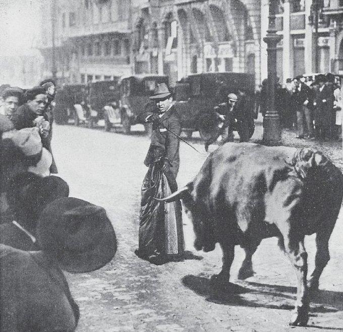 la foto es del gran fotógrafo Alfonso Sánchez García, que el momento le pilló por allí cerca.