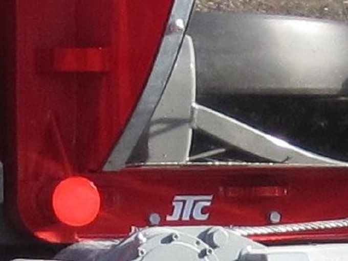 Påsvejst øje for kæde til højre for JTC logo