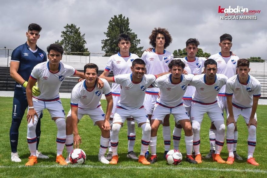 Titulares en la final del Torneo Clausura, Nacional 2 Defensor 0, parados: Guillermo Centurión, Nahuel Herrero, Nicolás Marichal, Emiliano Aires y Martín Satriano. Agachados: Juan Millán, Marcelo Rodríguez, Leandro Añasco, Gastón Alvarez, Pablo Correa y Santiago Ramírez. 29 de noviembre de 2018 en Jardines del Hipódromo.
