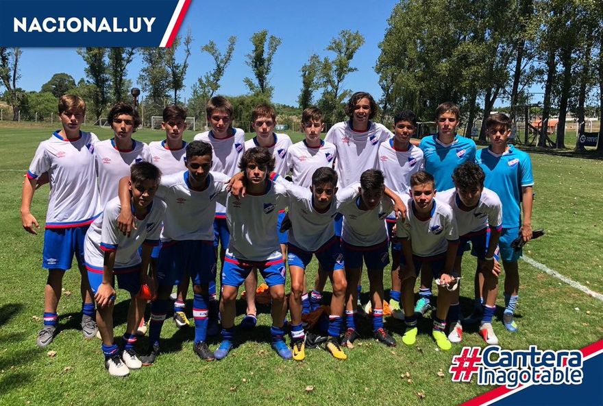 Plantel en el debut de la divisional en la temporada 2019 (Foto de Nacional.uy)