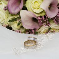 Bryllupsfoto, ringe, kjole, buket