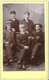 Kalvlundsfolk i farten, kanske marknadsfoto