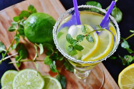 Glass of Lemonade 2 Burst your thirst
